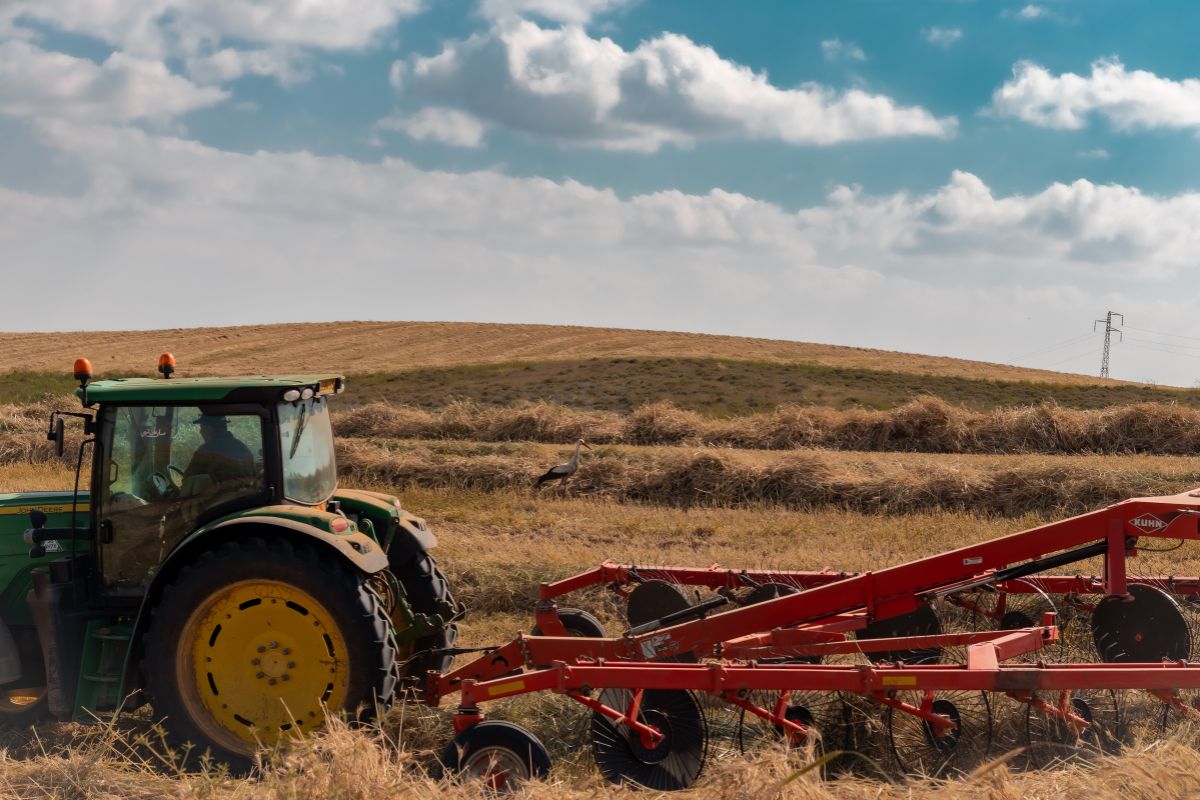 Improving Farm Access to Machinery The Role and Impact of Custom Hiring Centres Improving Farm Access to Machinery: The Role and Impact of Custom Hiring Centres