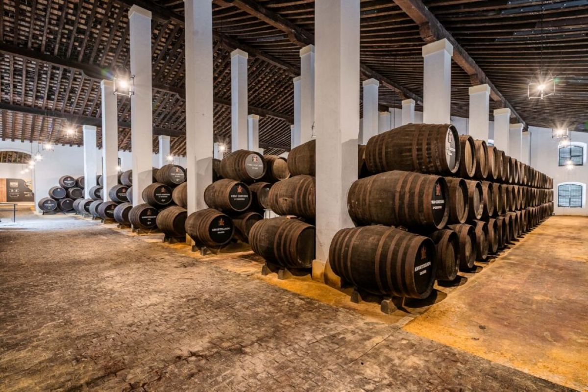 Une bodega centenaire préserve la tradition historique du xérès en Espagne Une bodega centenaire préserve la tradition historique du xérès en Espagne