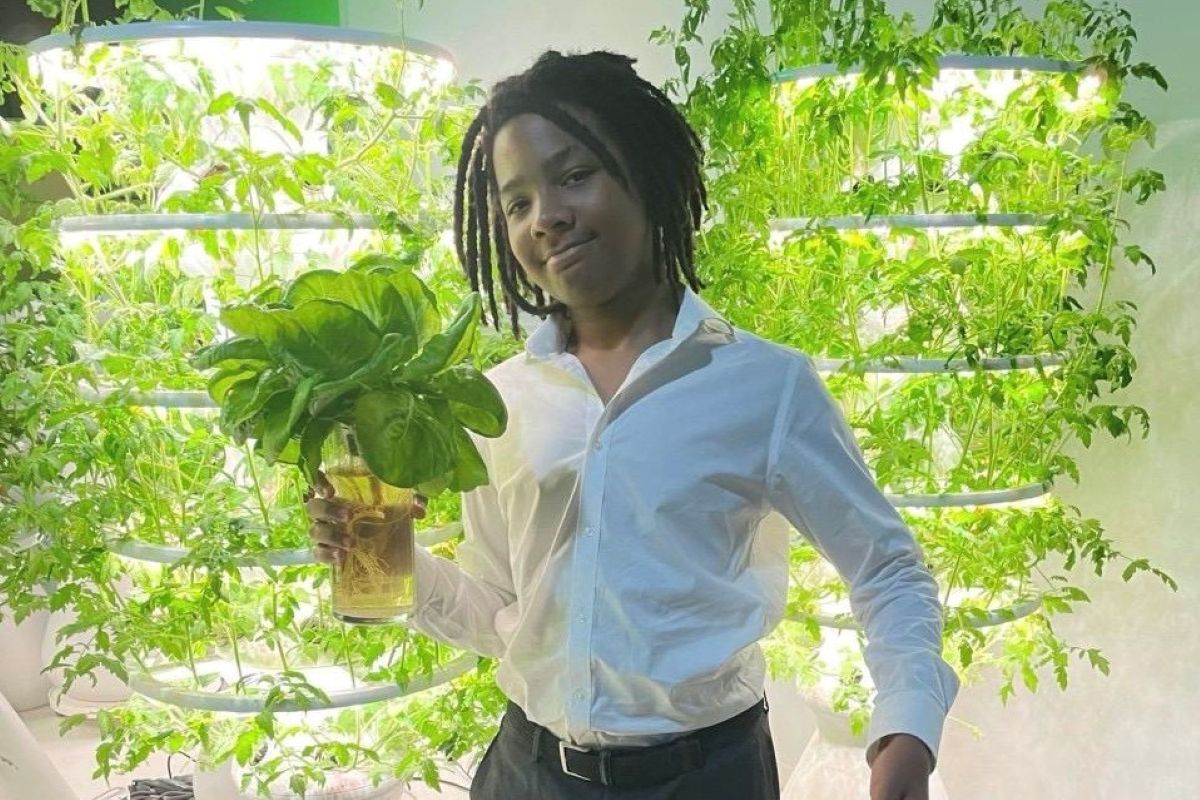 15-year-old U.S. hydroponic farmer grows food without soil to advance global food security
