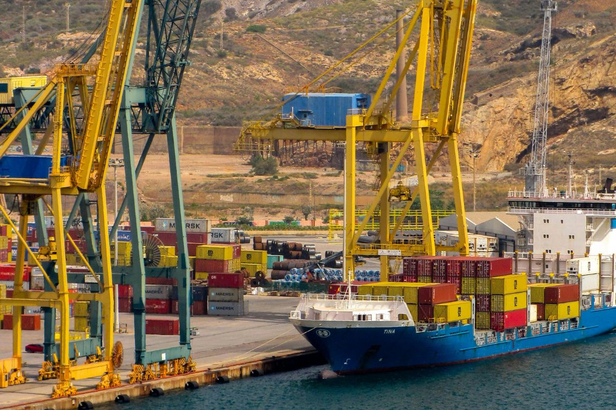 Incoterms for olive oil FOB, CIF, FCA, DDP and more Incoterms for buying and selling olive oil: FOB, CIF, FCA, DDP and more