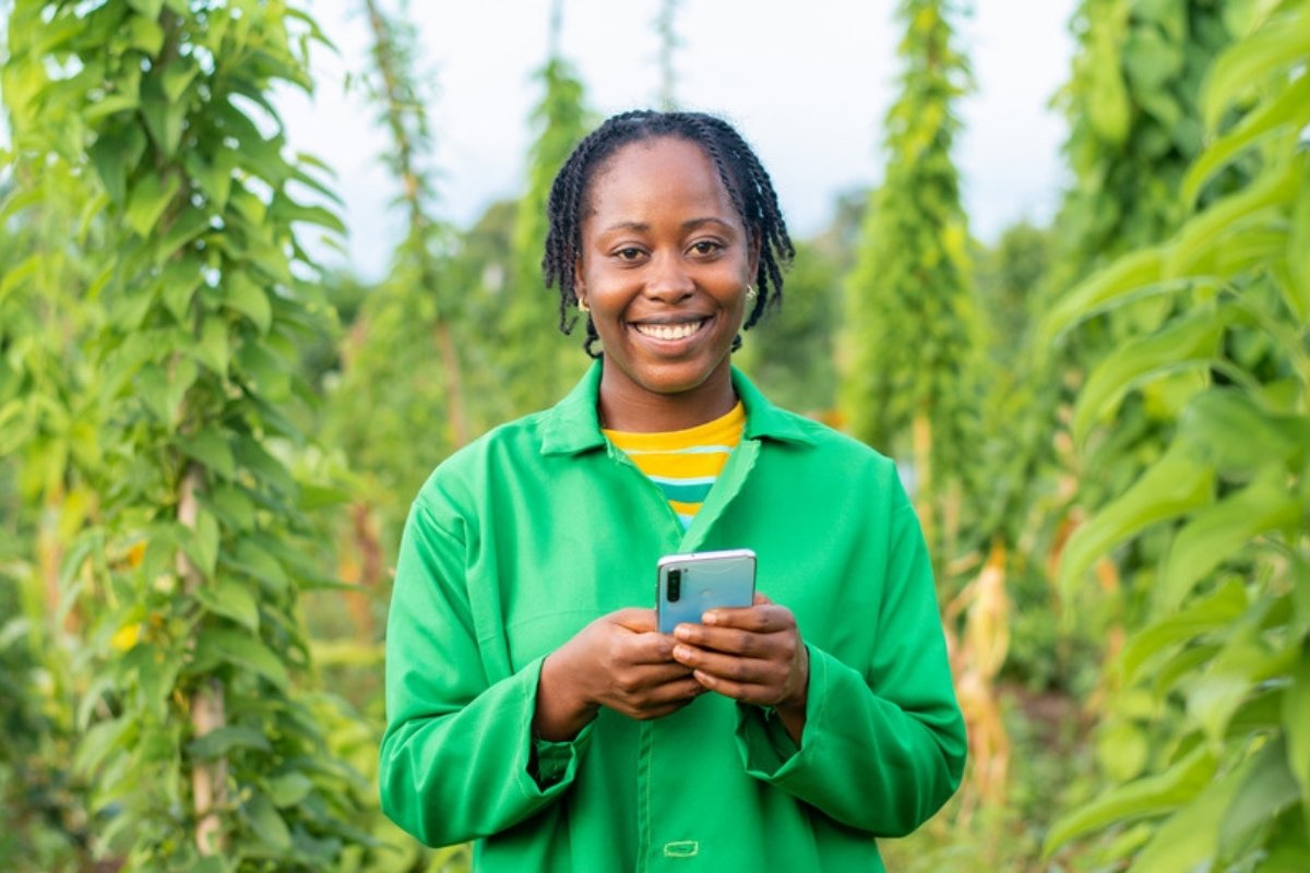 Farmer using a smartphone in the field How farm data can make African farms financeable