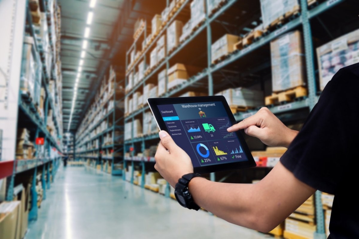 Reading market data on a tablet How AI assistants are changing the way food prices are read