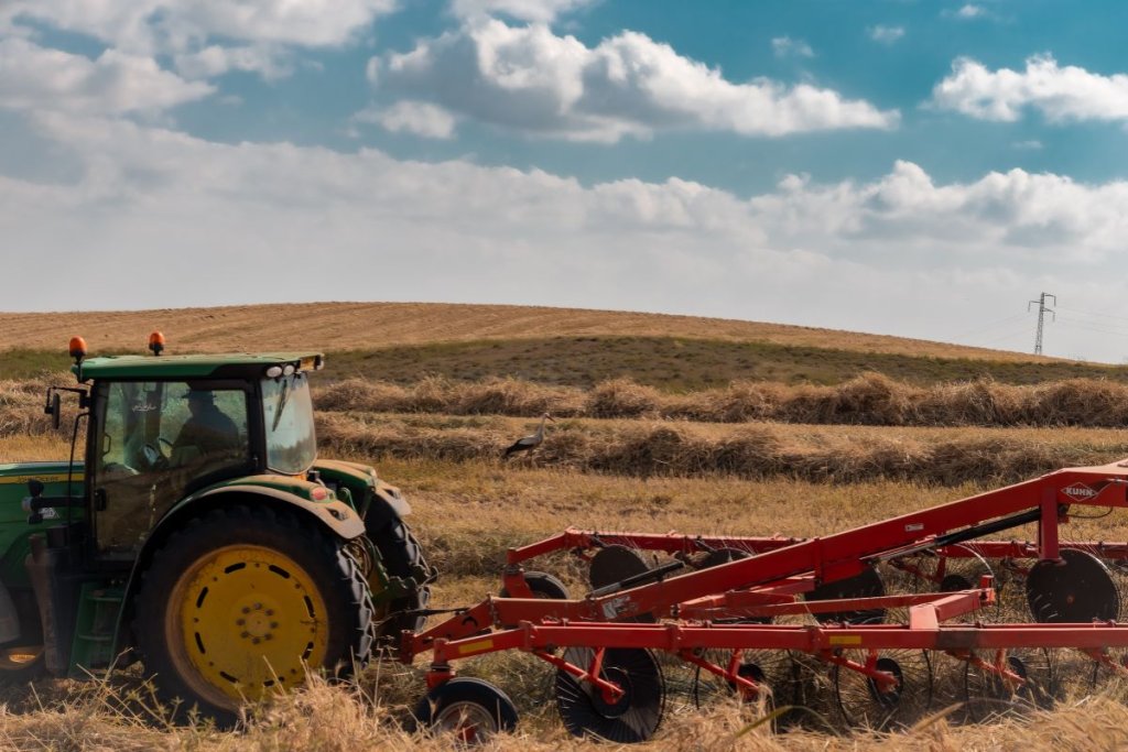 Improving Farm Access to Machinery: The Role and Impact of Custom Hiring Centres