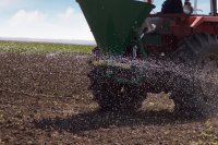 Les agriculteurs de l'UE vendent moins cher et paient leurs intrants plus cher