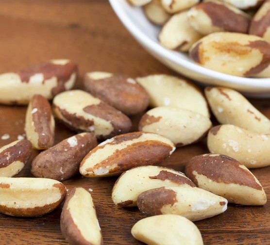 Brasil Nuts CHIPPED vacuum bag in carton 20 kg