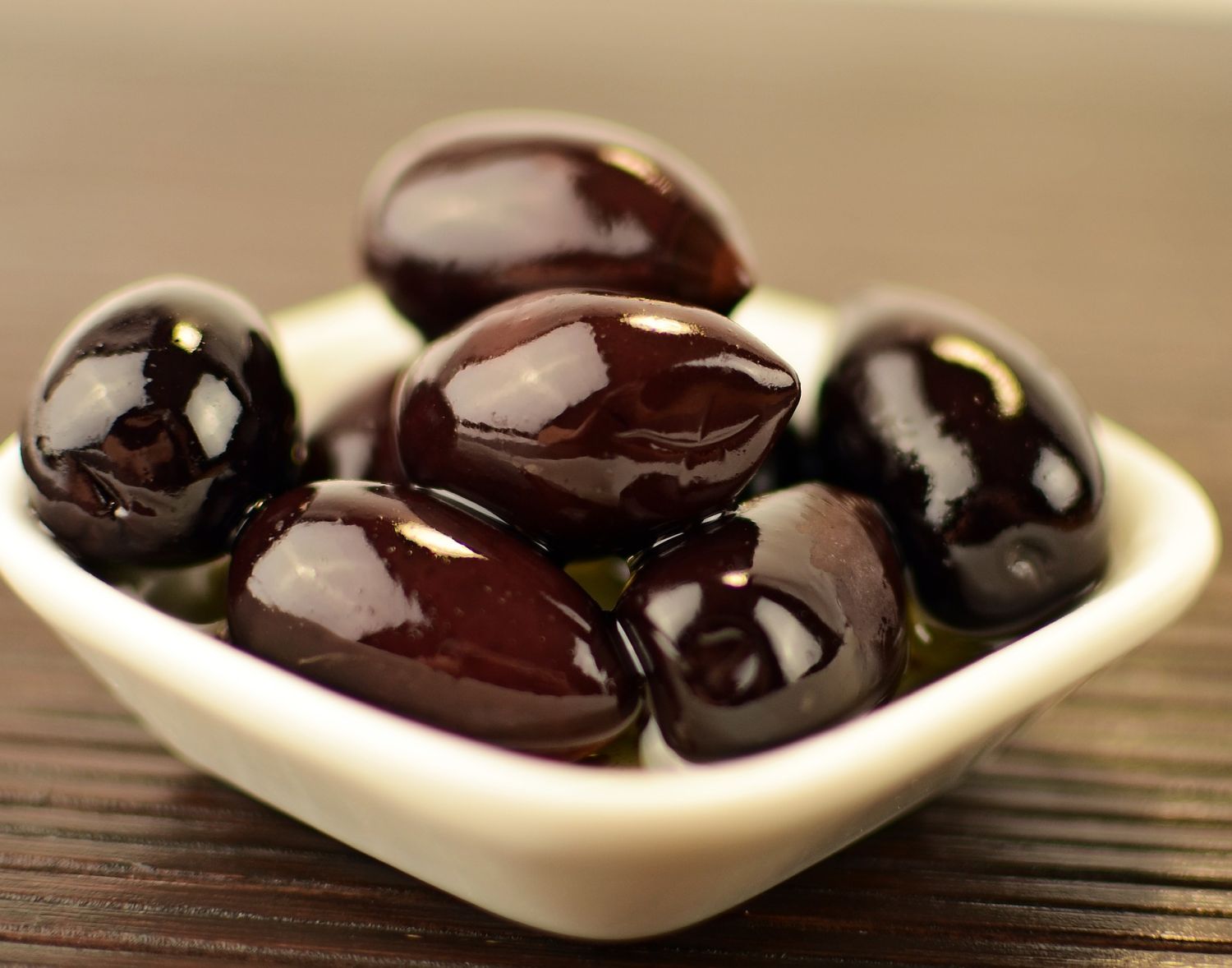 Kalamon Olives of Laconia - Bullets (351-400) - 2Kg weight - Pet Container