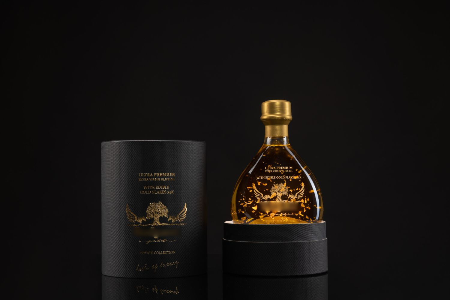 Extra Virgin Οlive Οil Manaki 250 Ml with 24 carat edible gold leaves in Crystal decanter and luxury gift box.