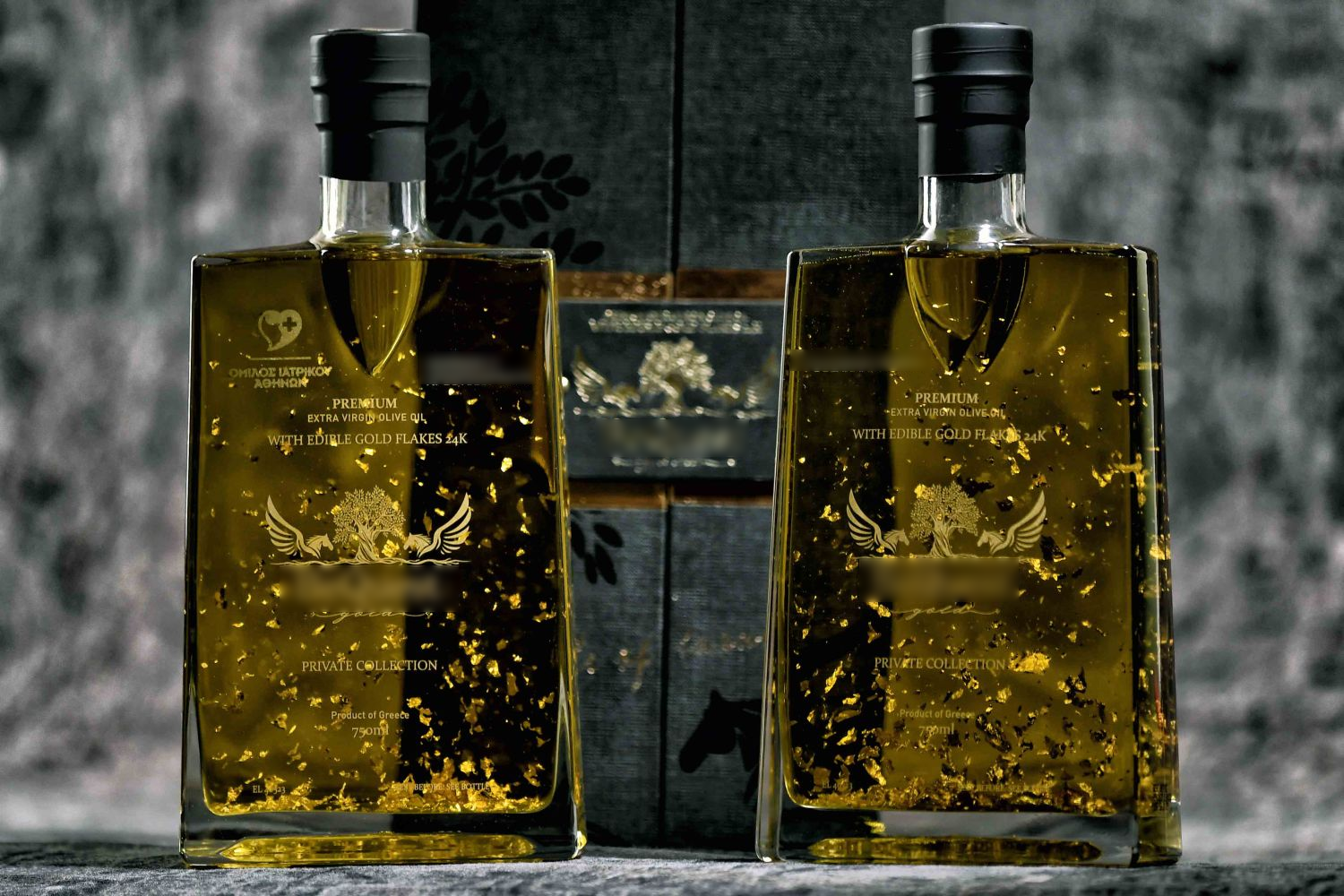 Extra Virgin Οlive Οil Manaki 750 Ml with 24 carat edible gold leaves in Crystal decanter and luxury gift box.