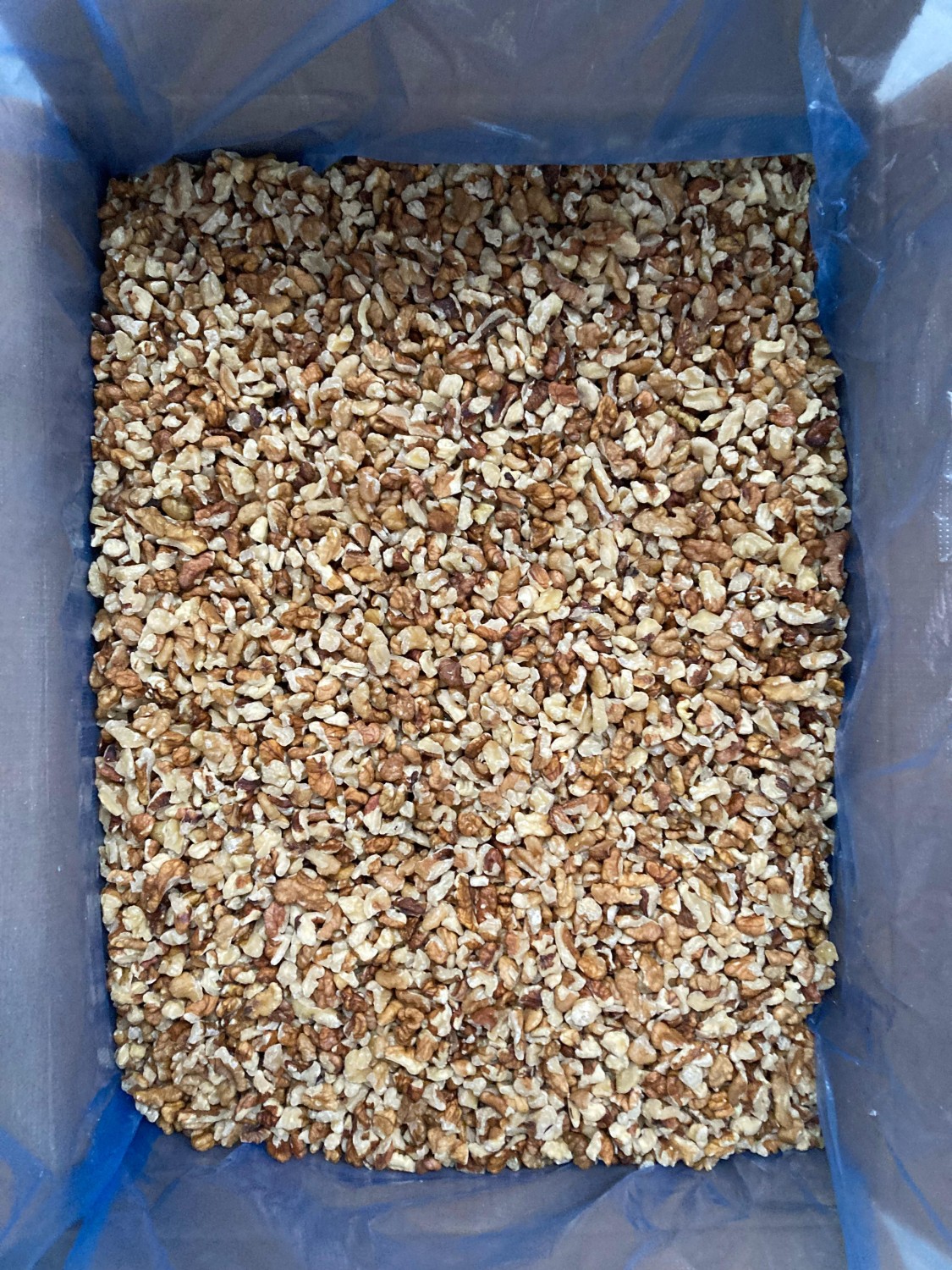 Walnut Light MIX (40% halves + quarters)