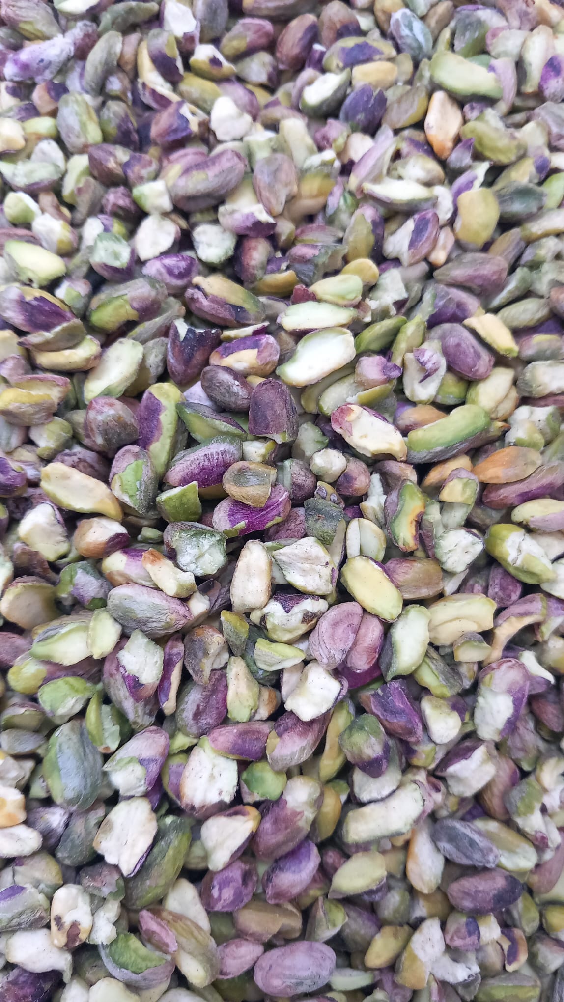 shelled pistacho pieces