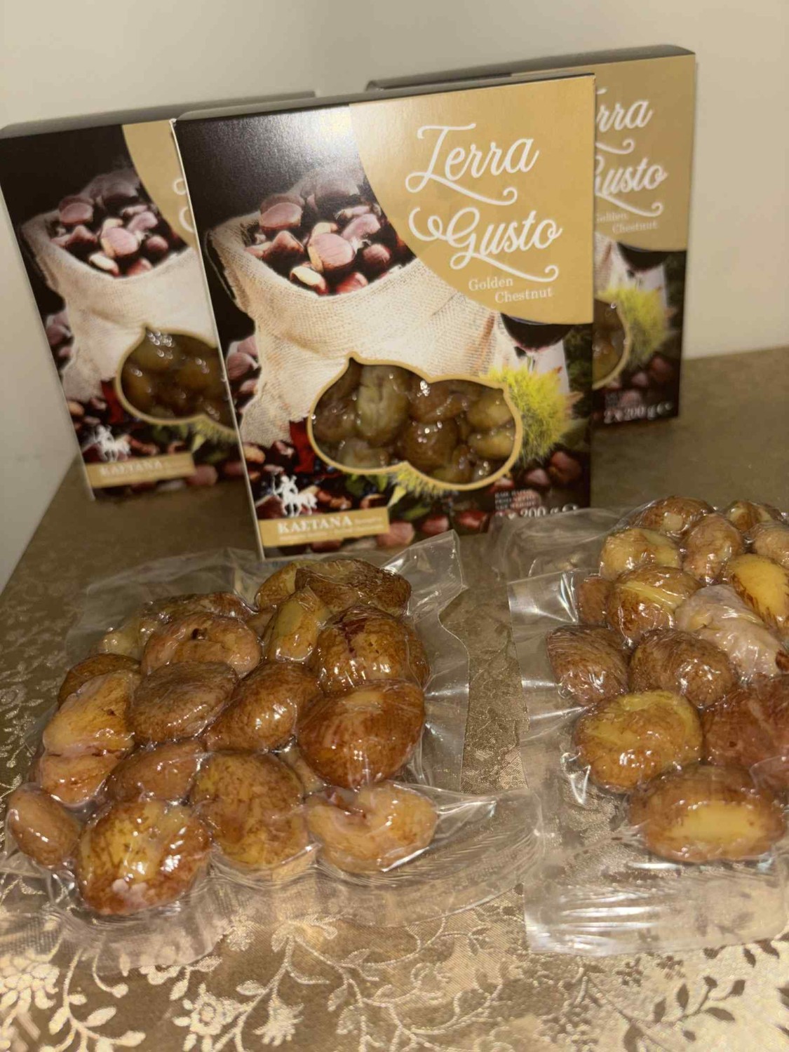 Pre-boiled Chestnuts in vacuum packaging