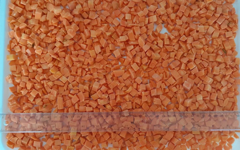 Carrot Iqf Cubes 10x10 mm 10kg cardboard