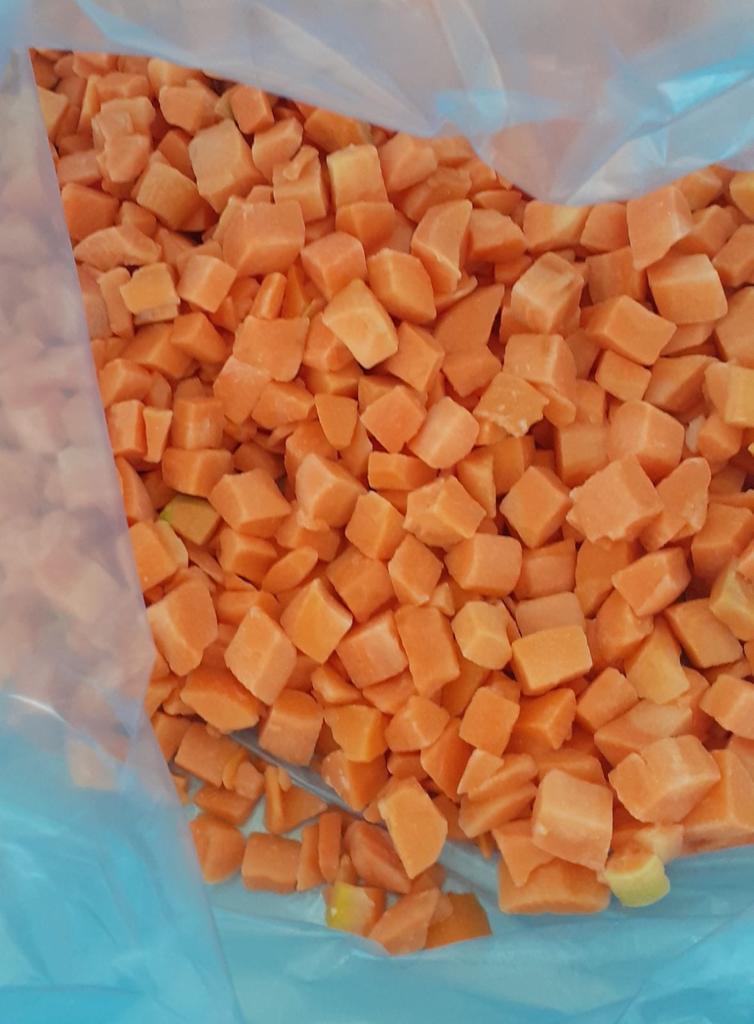Carrot Iqf Cubes 10x10 mm 10kg cardboard