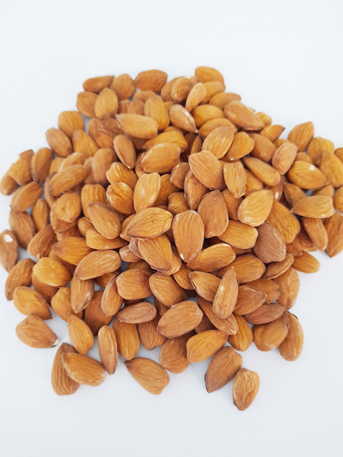 Raw almond kernels 1kg