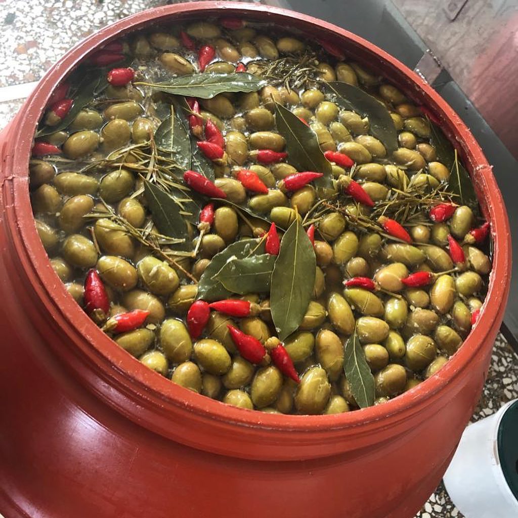 Crushed Olives with herbs 1 kg Vaccum