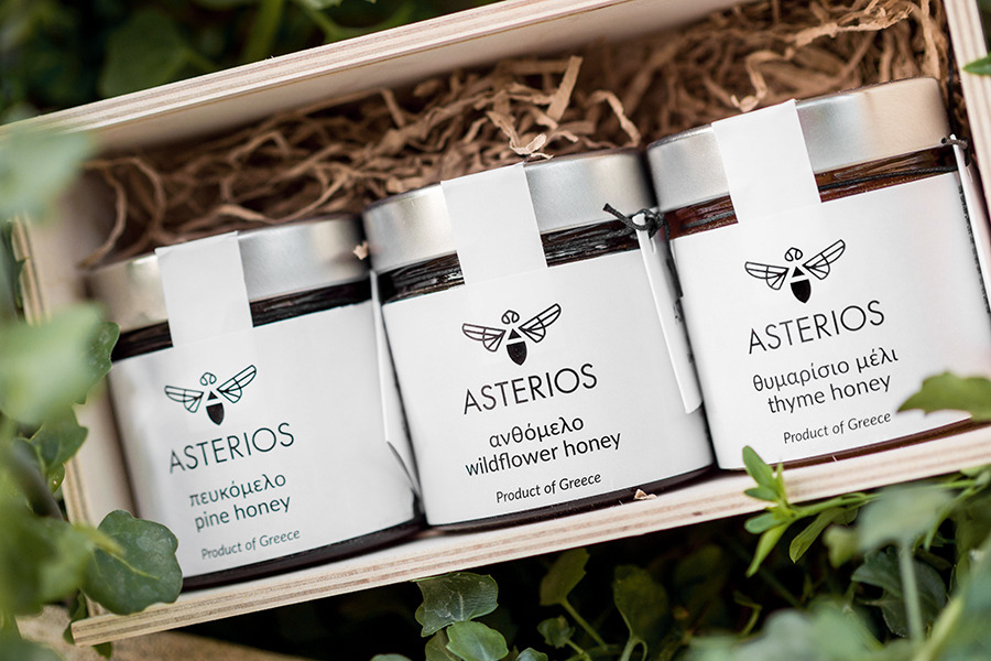 Healthy box three honey 280gr (pine, flowers, thyme) and with the Christmas label Gift Wrap.