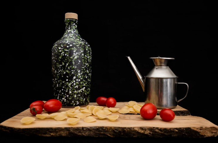Extra virgin Oil Buondioli 500ml in traditional Vase "Orcio" dark green apulian ceramic - Harvest 2021/22
