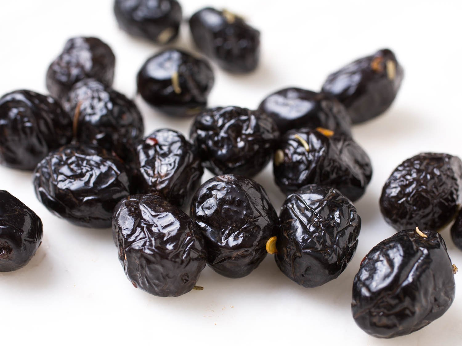 Authentic Black Salty Olives from Lesvos island-North Aegean region-Greek taste- (Vacuum packaging 200g)