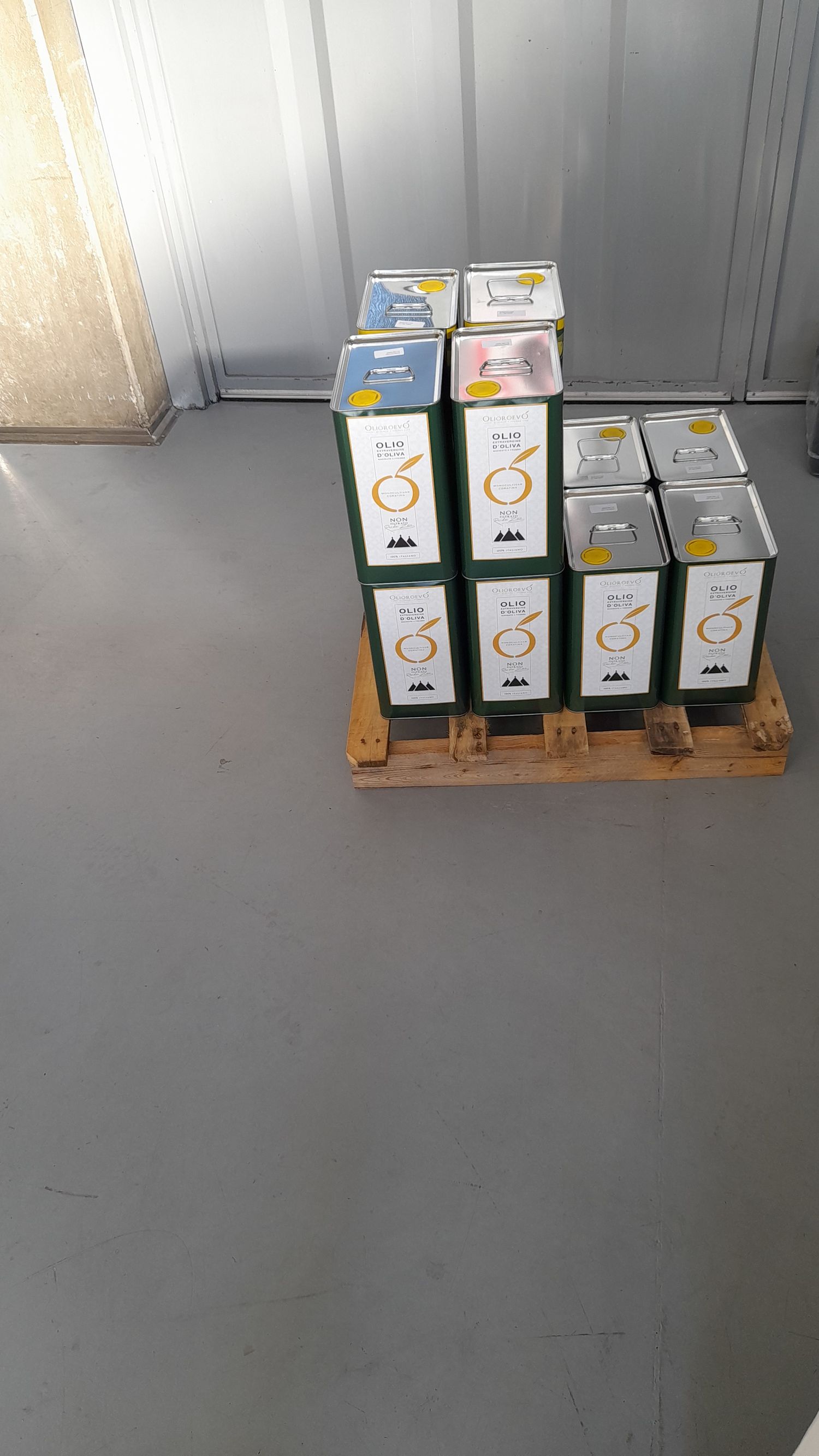 EXTRA VIRGIN OLIVE OIL 100% MONOCUTIVAR CORATINA