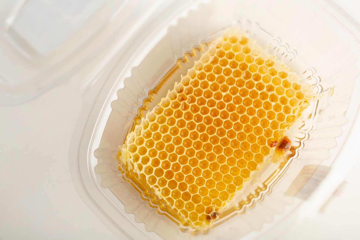 Honeycomb. One hundred per cent handmade production, always respecting the environment.