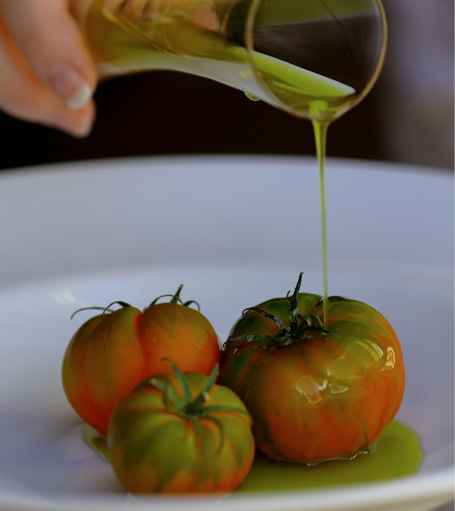 EVOO Extra Virgin Olive Oil, Produced in the mountains of Alicante. Packaged in glass bottles of 500 ml, in boxes of 6 pieces. Very special blend of the varieties Alfafarenca, Banqueta and Manzanilla Villalonga.
