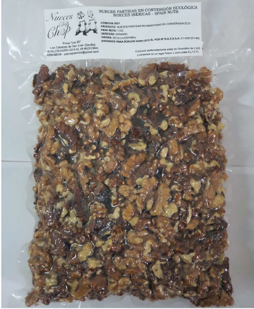 In-shell walnuts, in conversion to organic, Howard and Serr variety in different packaging and formats (bulk, split...).