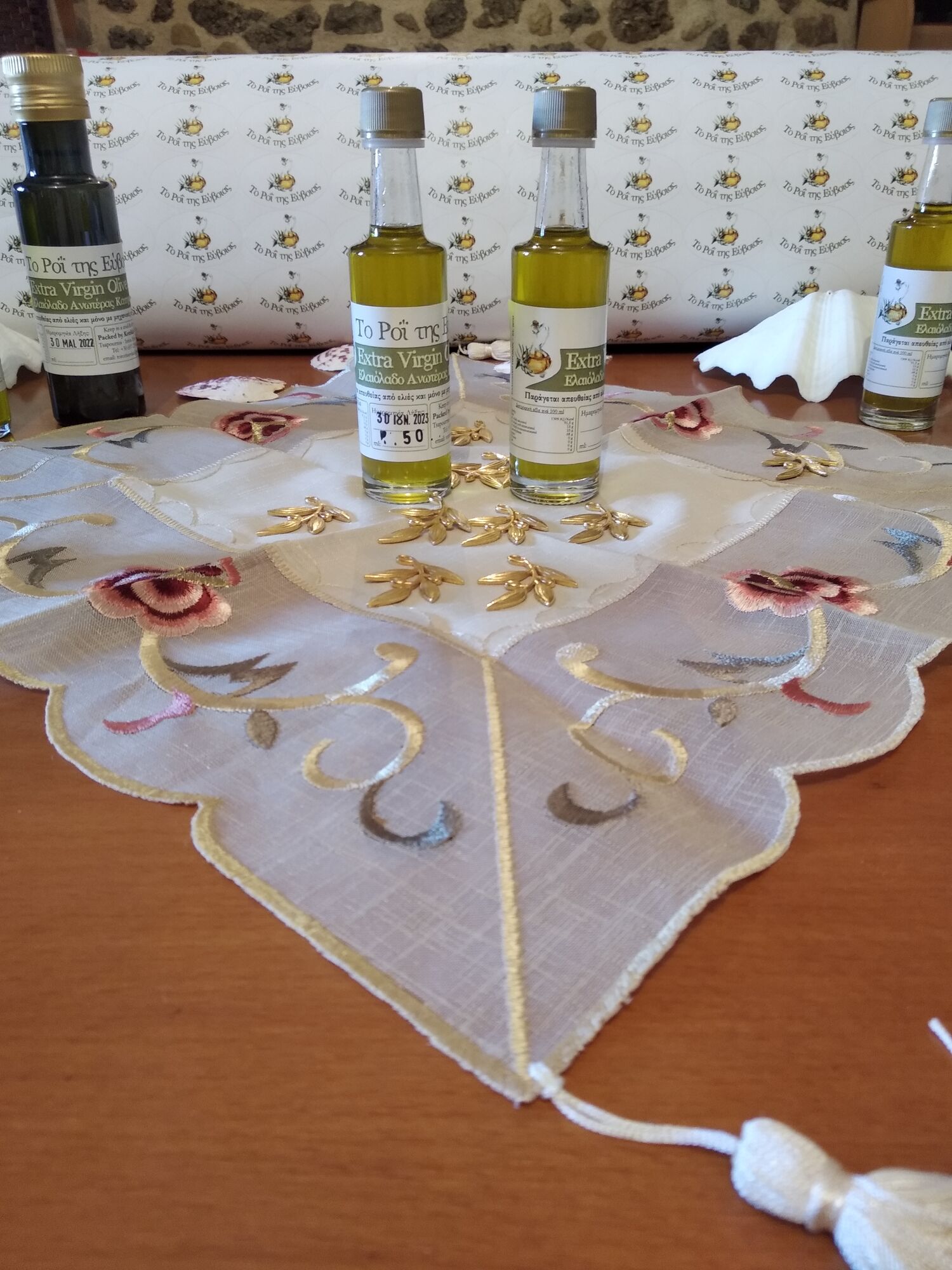 EXTRA VIRGIN OLIVE OIL IN A PACKAGE OF 50 ML IN A GLASS BOTTLE